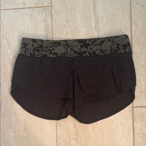 Lululemon Size 8 Run Shorts